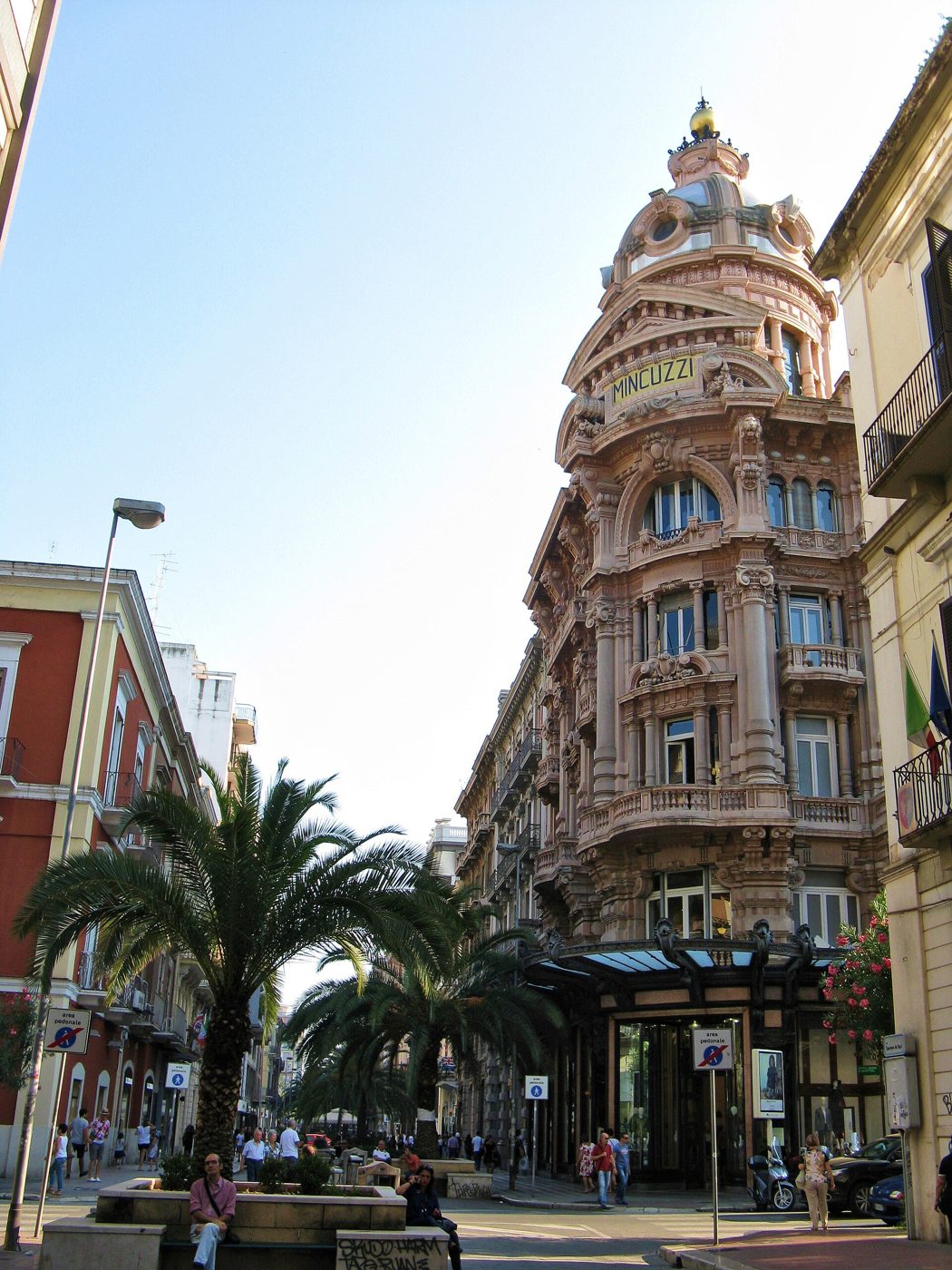 Facciata liberty di Palazzo Mincuzzi in via Sparano