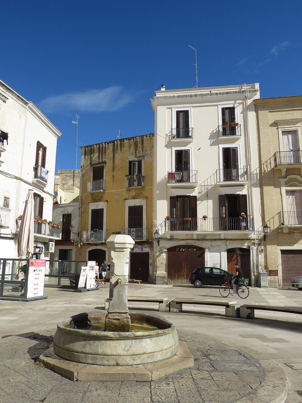La Fontana della Pigna in Piazza Mercantile a Bari