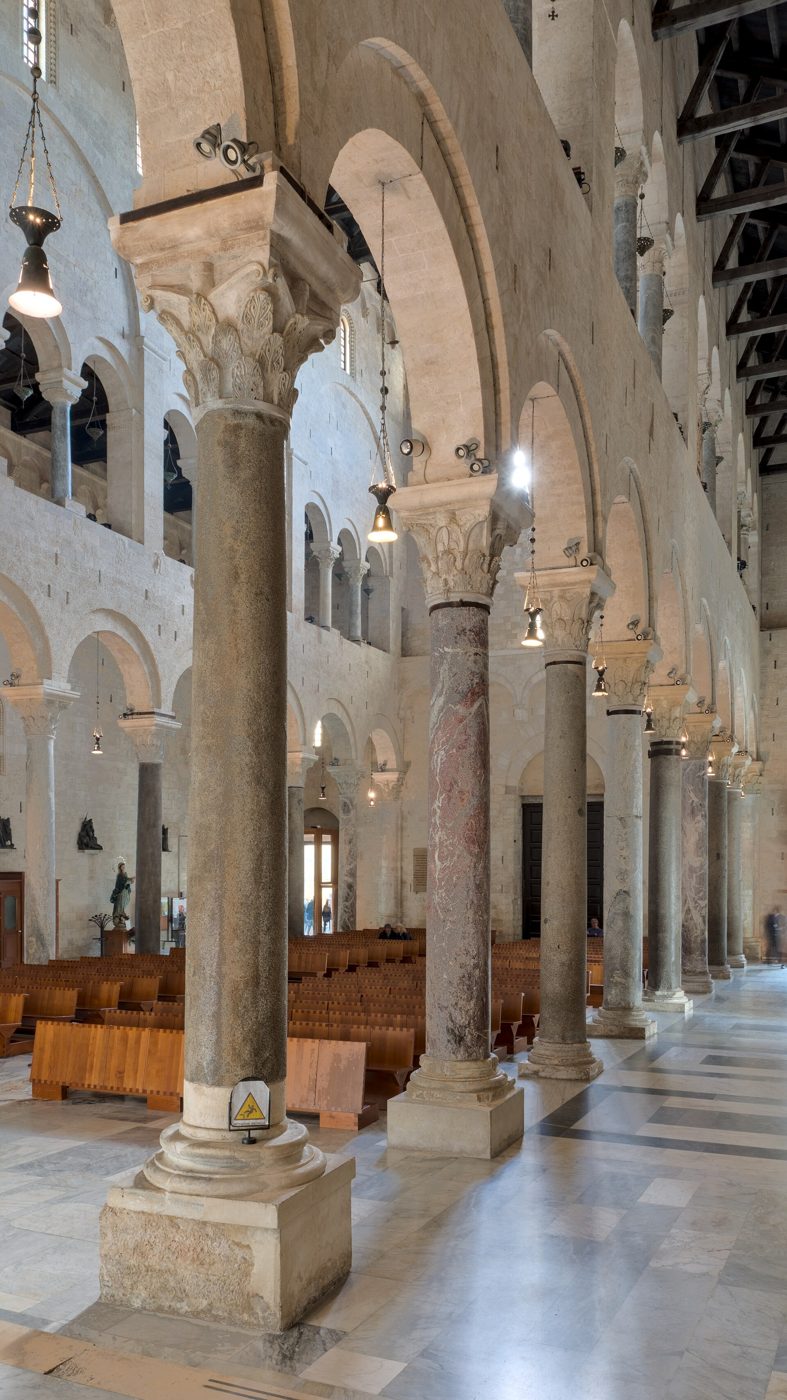 Colonnato interno della Cattedrale di San Sabino