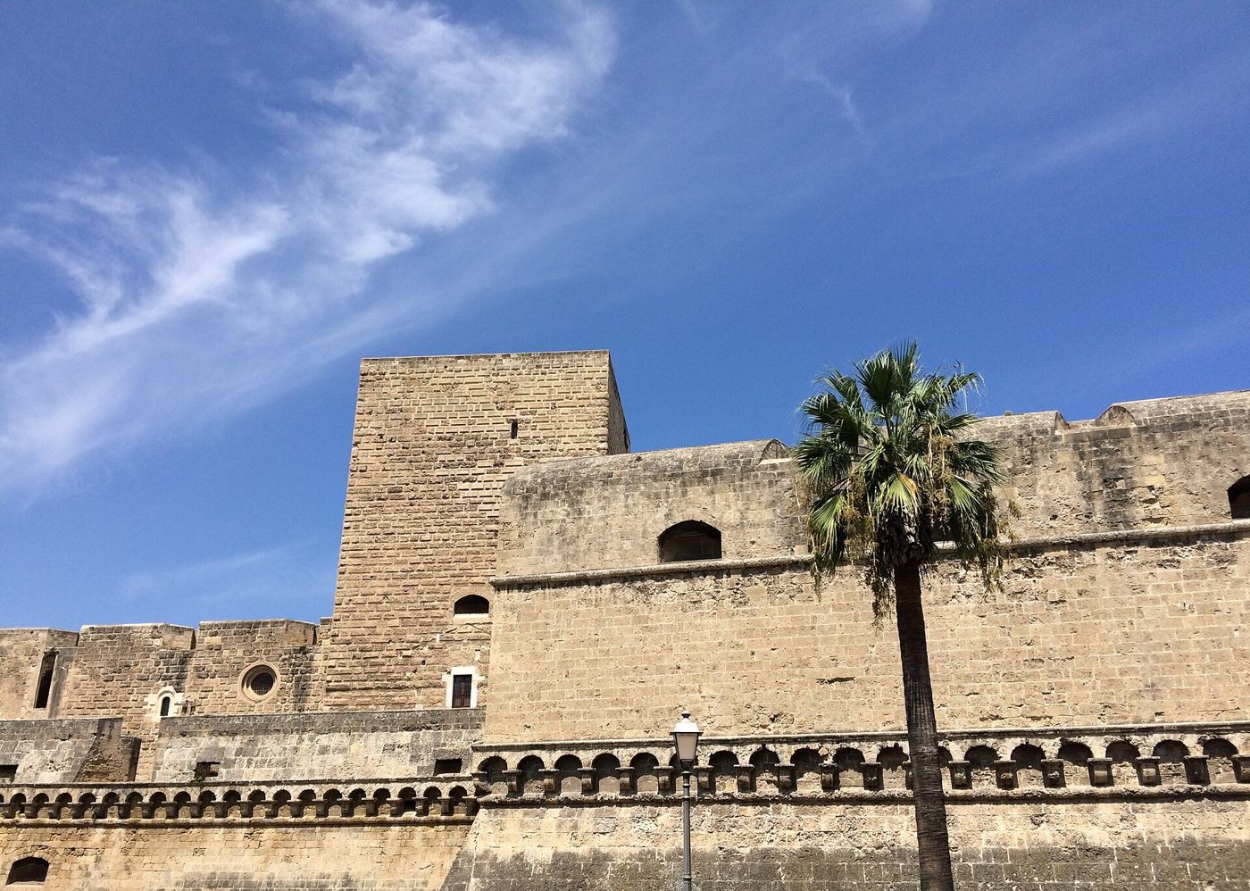 Castello Svevo di Bari visto dall'esterno