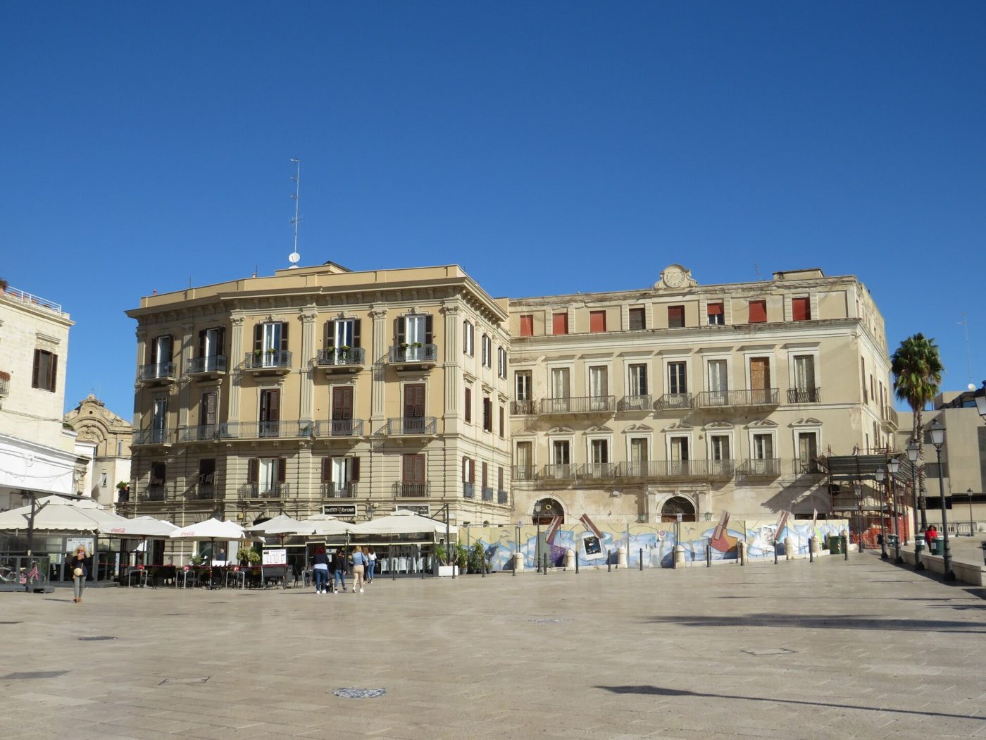 Palazzi affacciati su Piazza del Ferrarese
