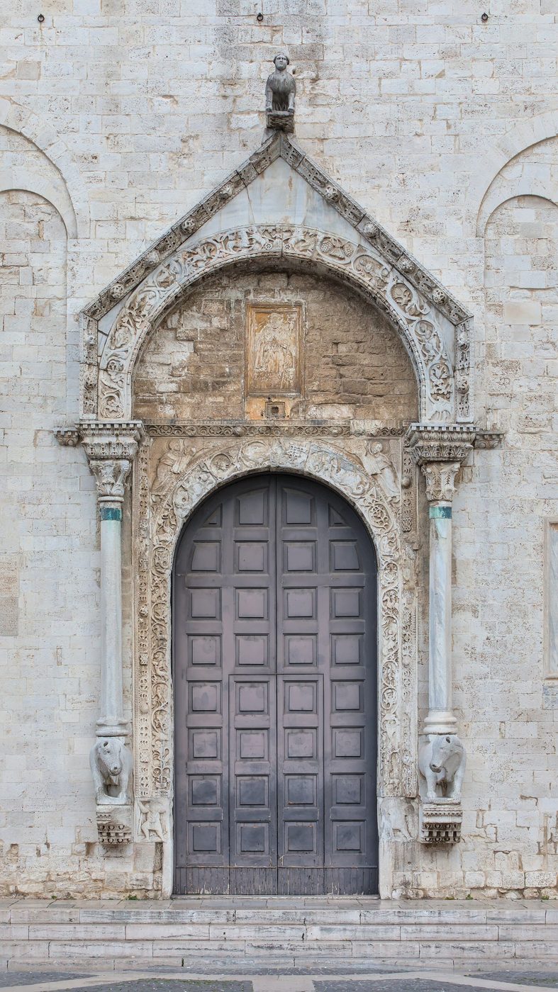 Portale della Basilica di San Nicola a Bari